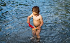 The best swimming pool playthings for the kids